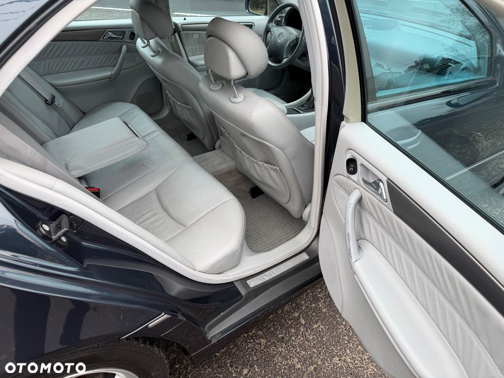 Mercedes-Benz Klasa C 220 T CDI Avantgarde - 23