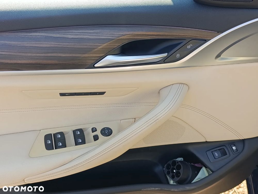 BMW Seria 5 530e - 15