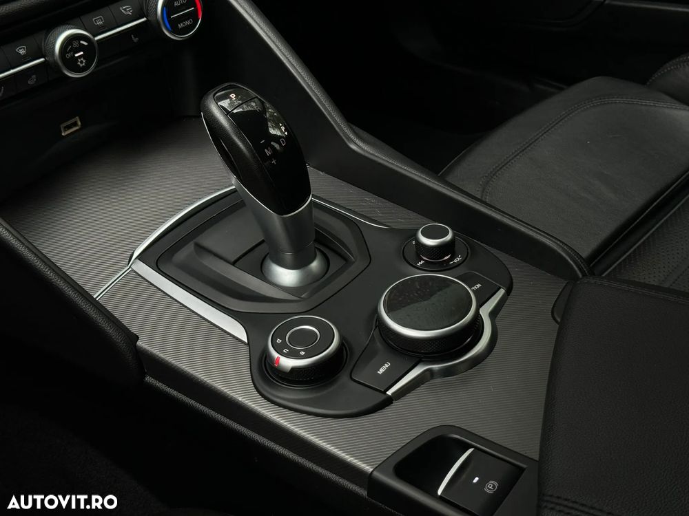 Alfa Romeo Giulia 2.0 Turbo AWD AT8 Veloce - 21