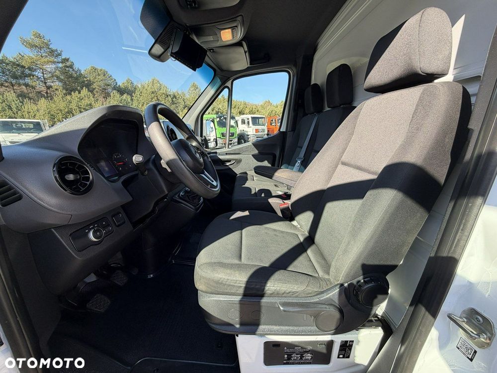 Mercedes-Benz Sprinter - 21