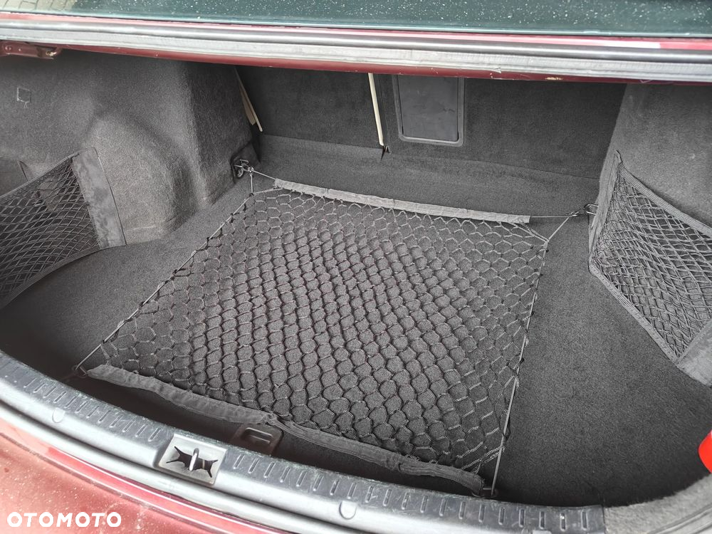 Toyota Avensis 1.8 Premium - 18