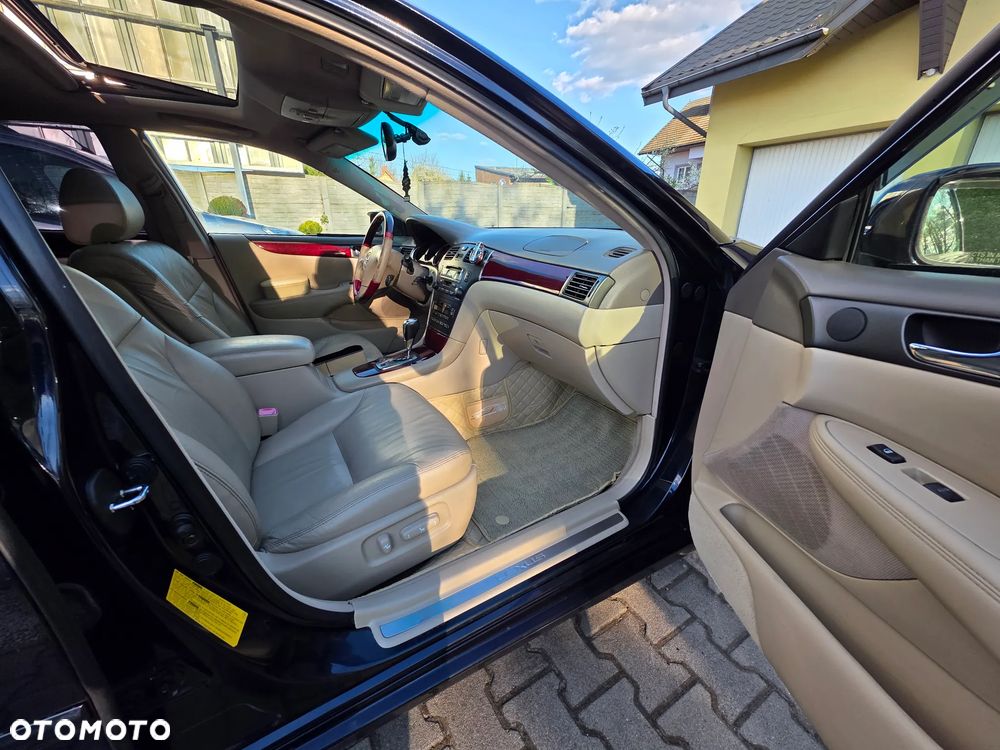 Lexus ES - 5