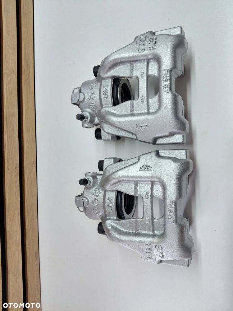 Zacisk przód lewy prawy Fiat Doblo II , 500L - 3