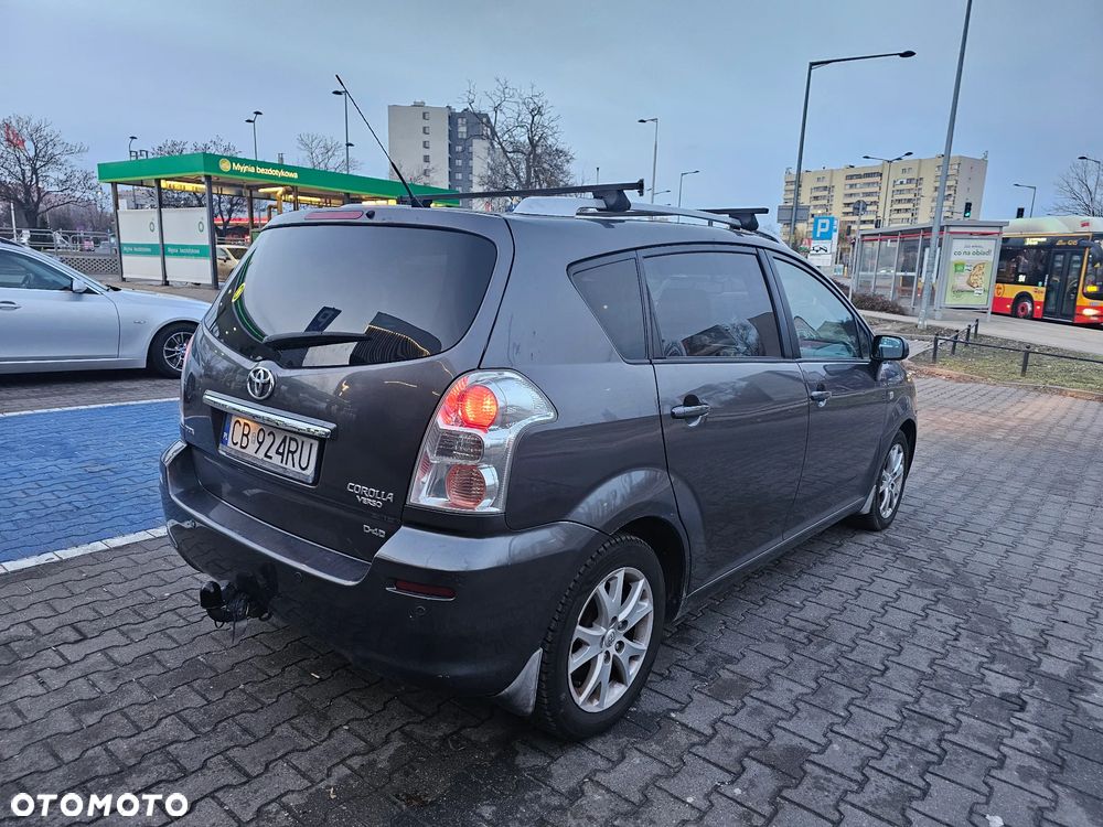 Toyota Corolla Verso 2.2 D-4D Premium - 4