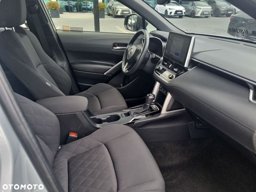 Toyota Corolla Cross - 11