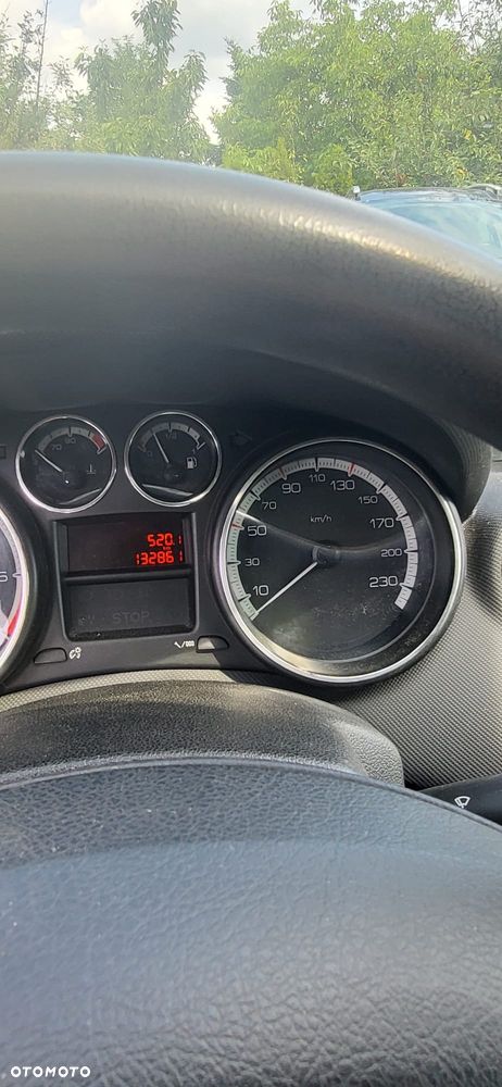 Peugeot 208 - 1