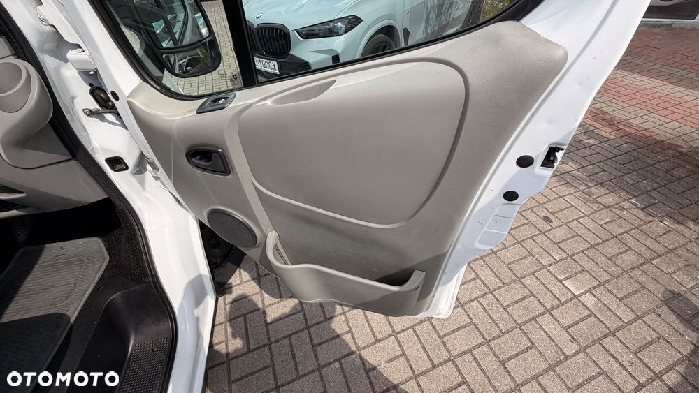 Renault Trafic - 12