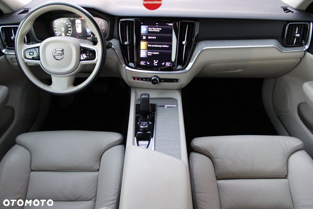 Volvo V60 Cross Country - 19