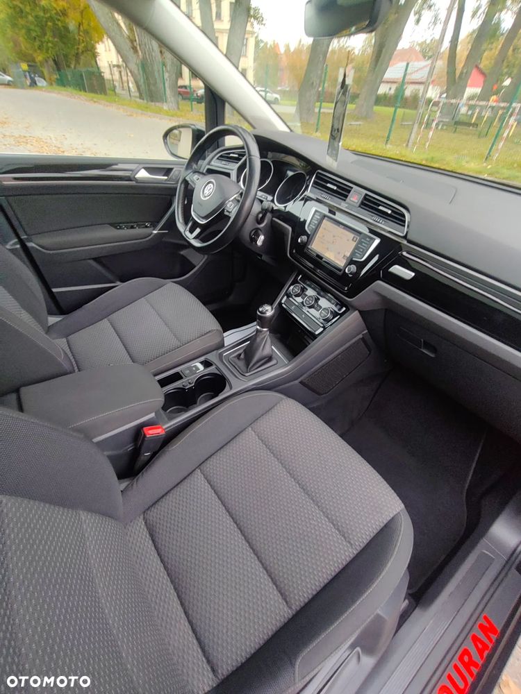 Volkswagen Touran - 11