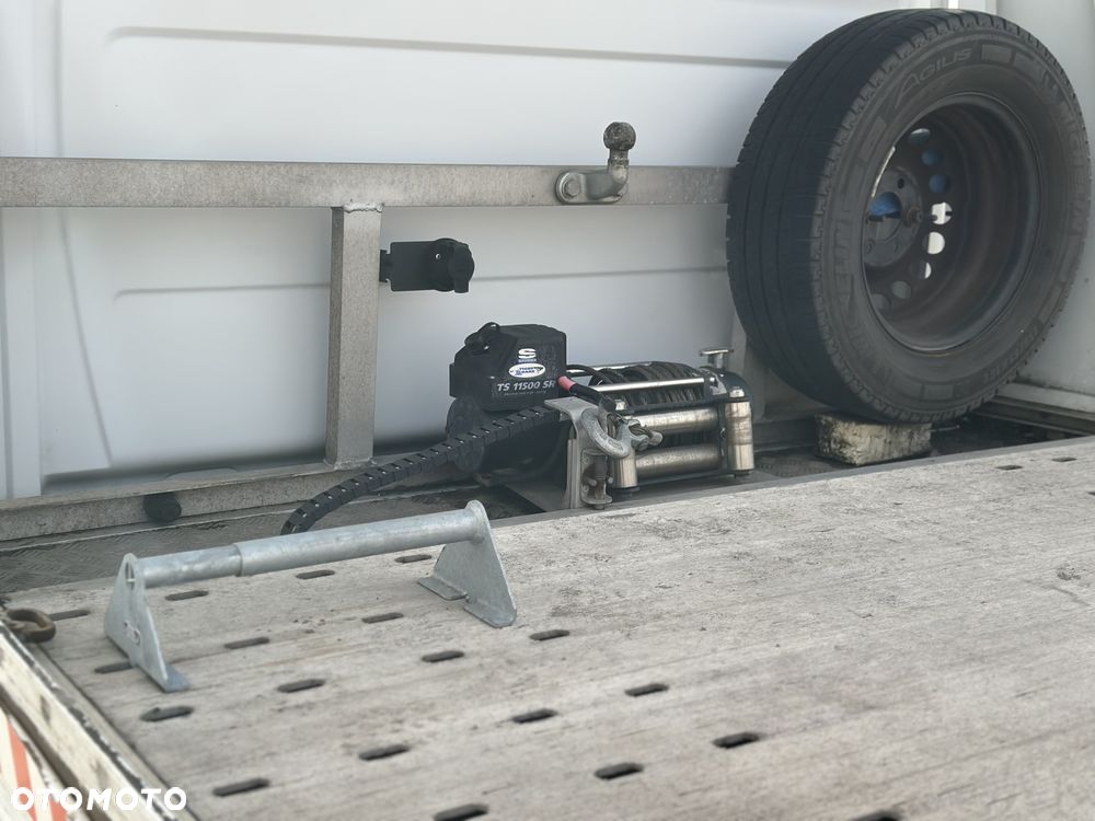 Mercedes-Benz Sprinter - 11