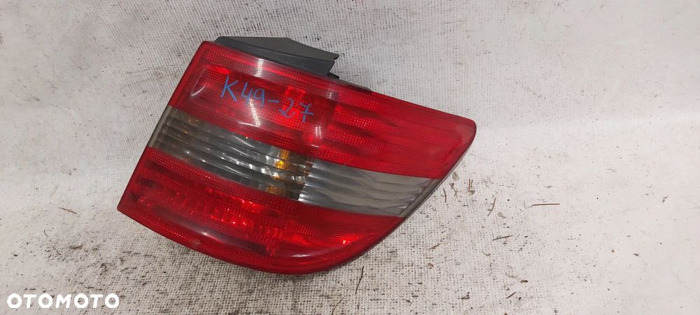 .  TYL TYLNA LAMPA PRAWA MERCEDES BENZ B-KLASA W245