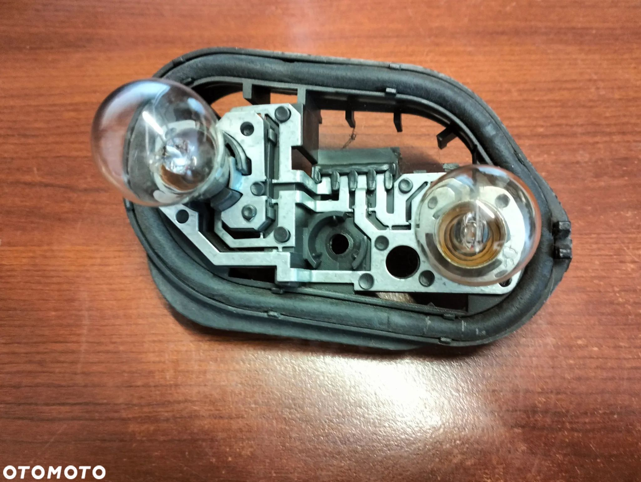 Wkład lampy tył na żarówki wtyczka Seat Ibiza 6L 02-04r prawy 6L6945258 - 1