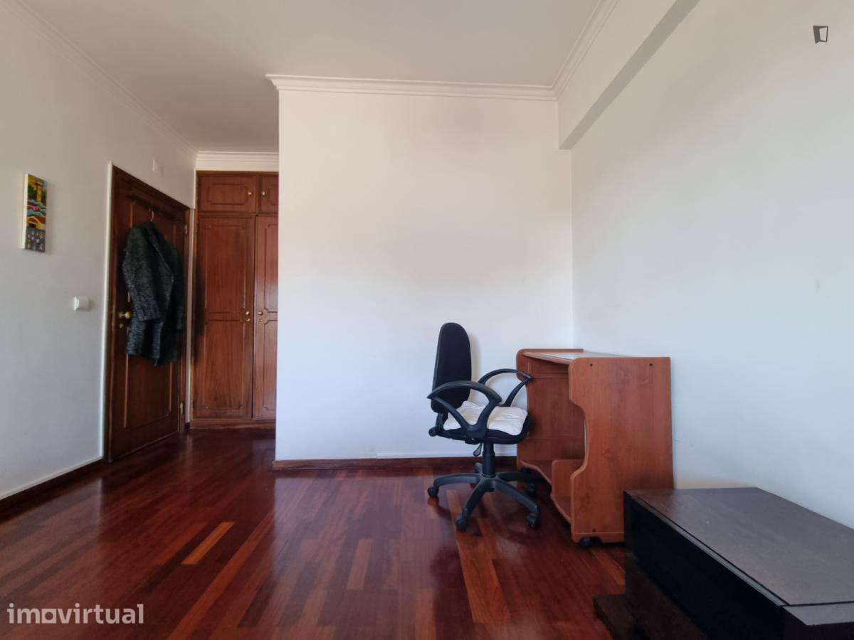 Quarto - localizado em Carcavelos Lisbon - Grande imagem: 5/10