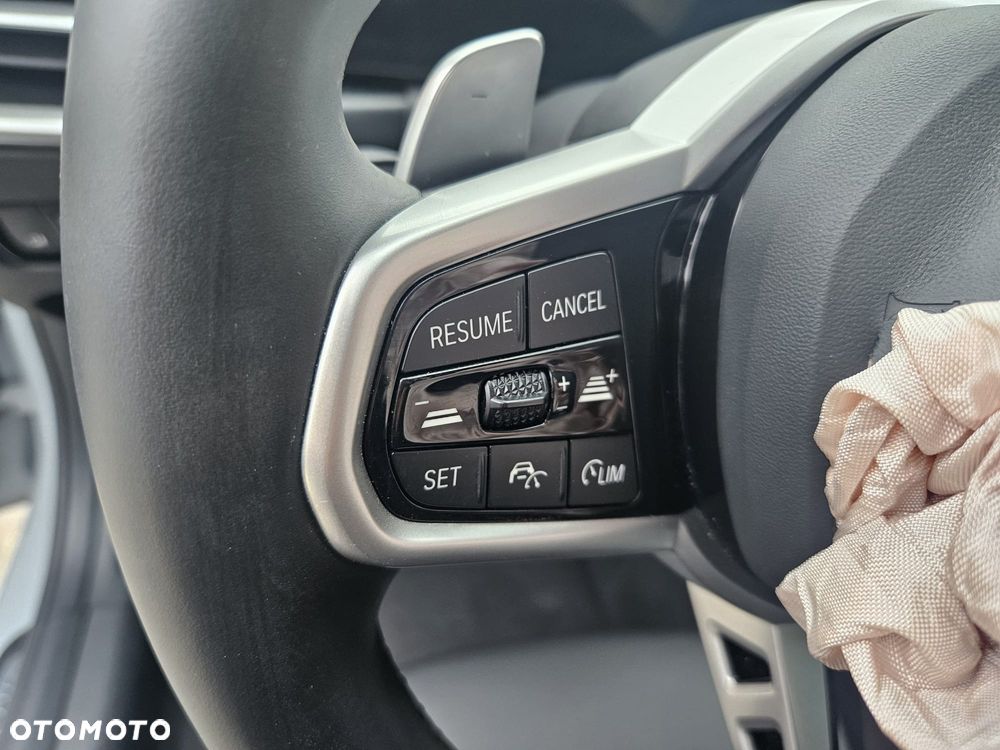 BMW Seria 3 330e PHEV M Sport - 18