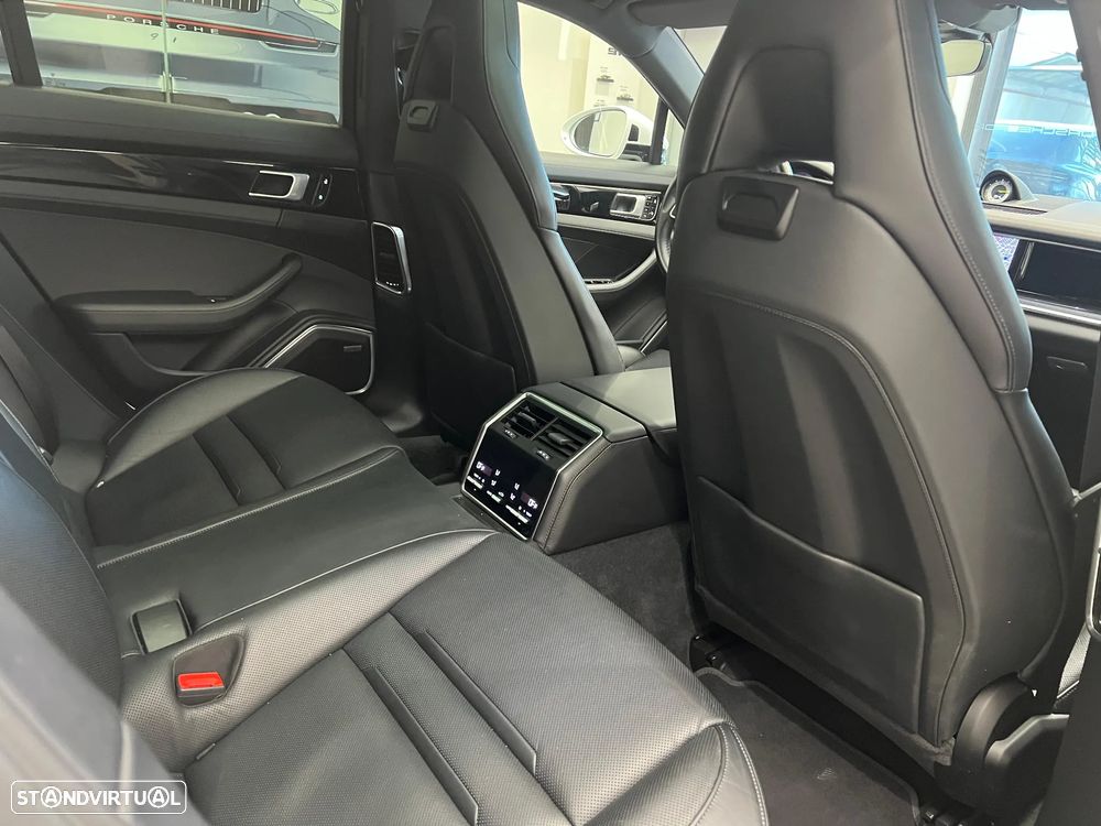 Porsche Panamera Sport Turismo 4 E-Hybrid - 37