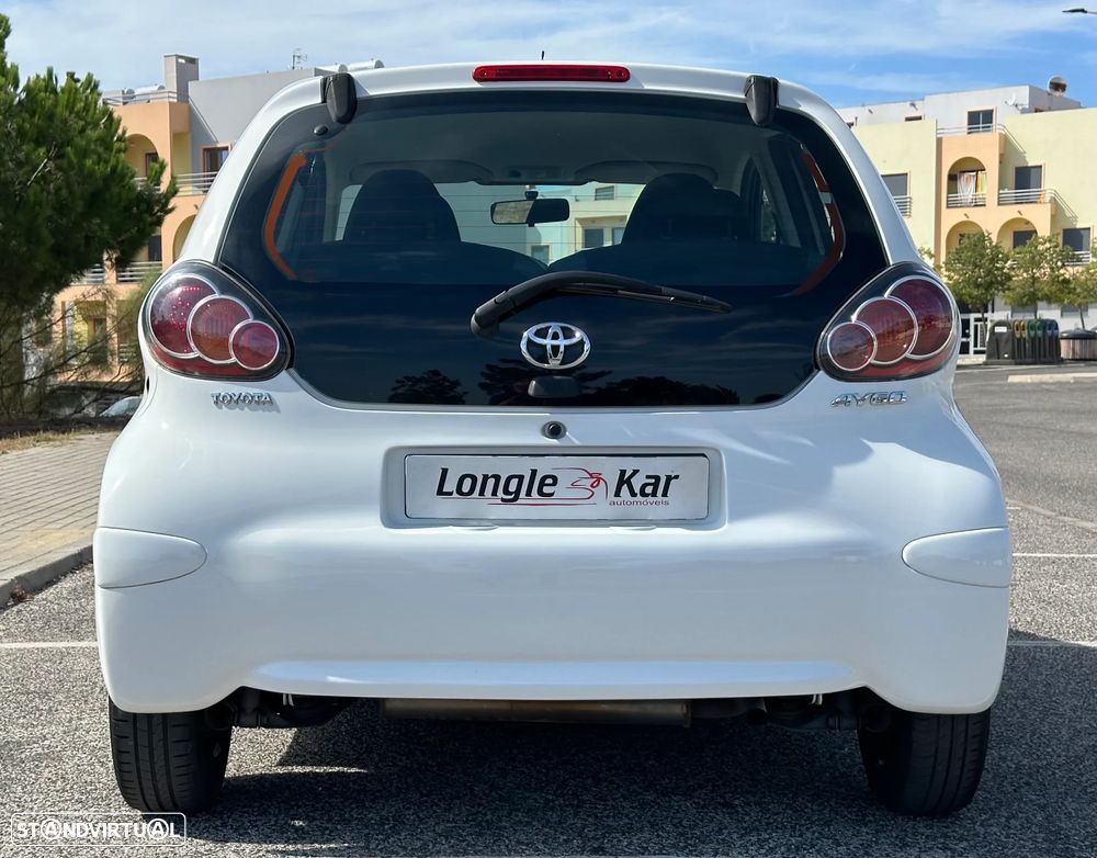 Toyota Aygo Connect - 12