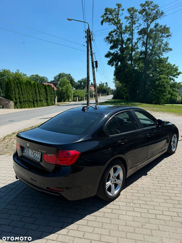 BMW Seria 3 320I 2015 photo 2