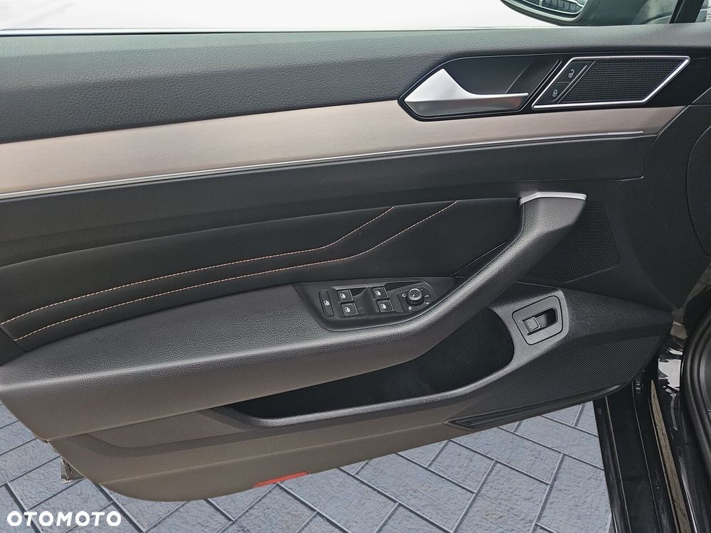 Volkswagen Passat - 15