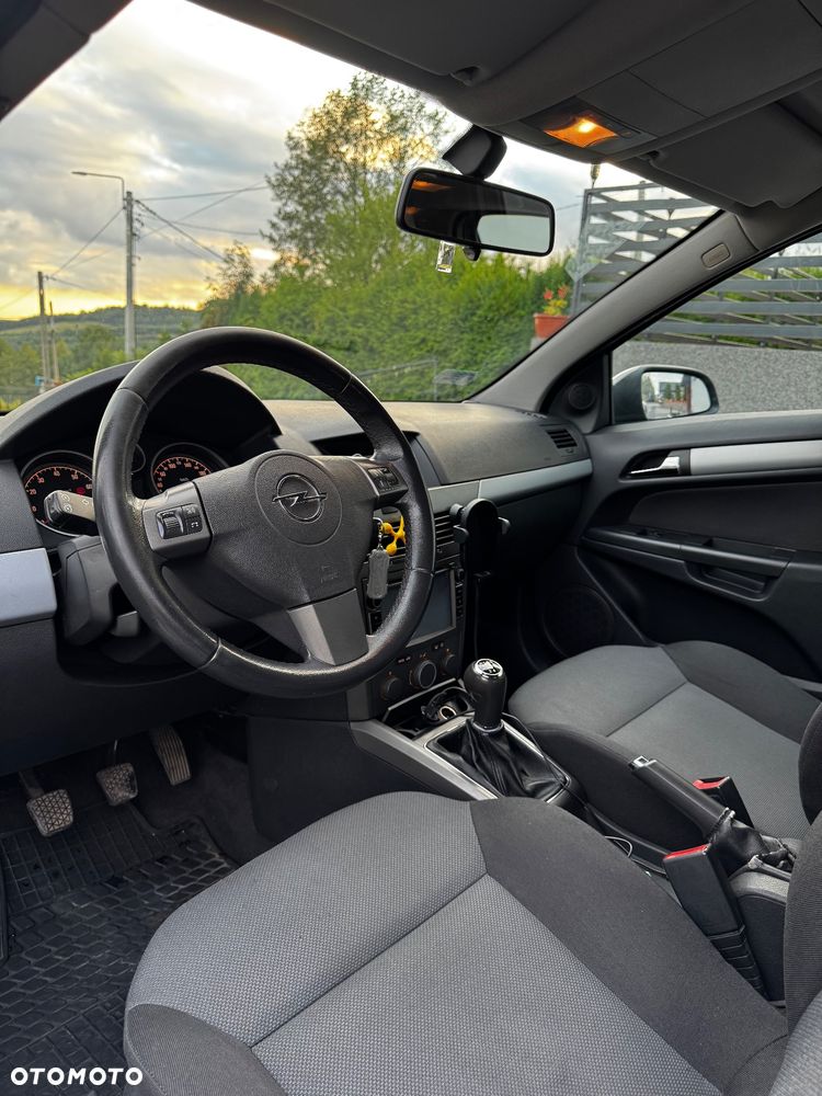 Opel Astra GTC 1.6 Cosmo - 13