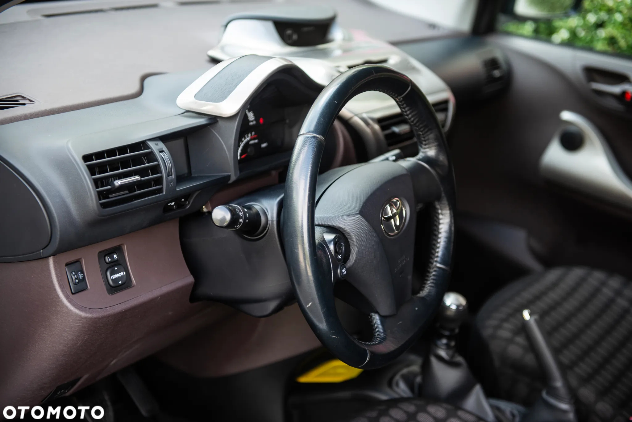 Toyota iQ 1.0 Sol - 18