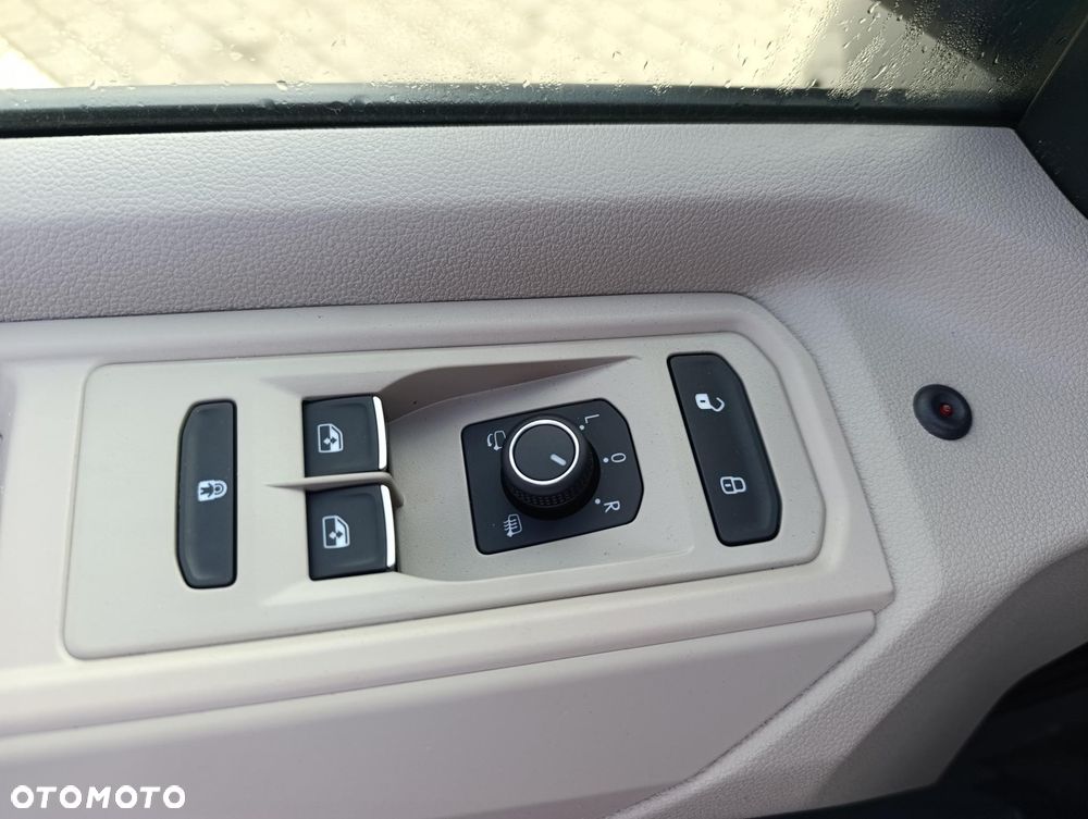 Volkswagen Multivan - 7