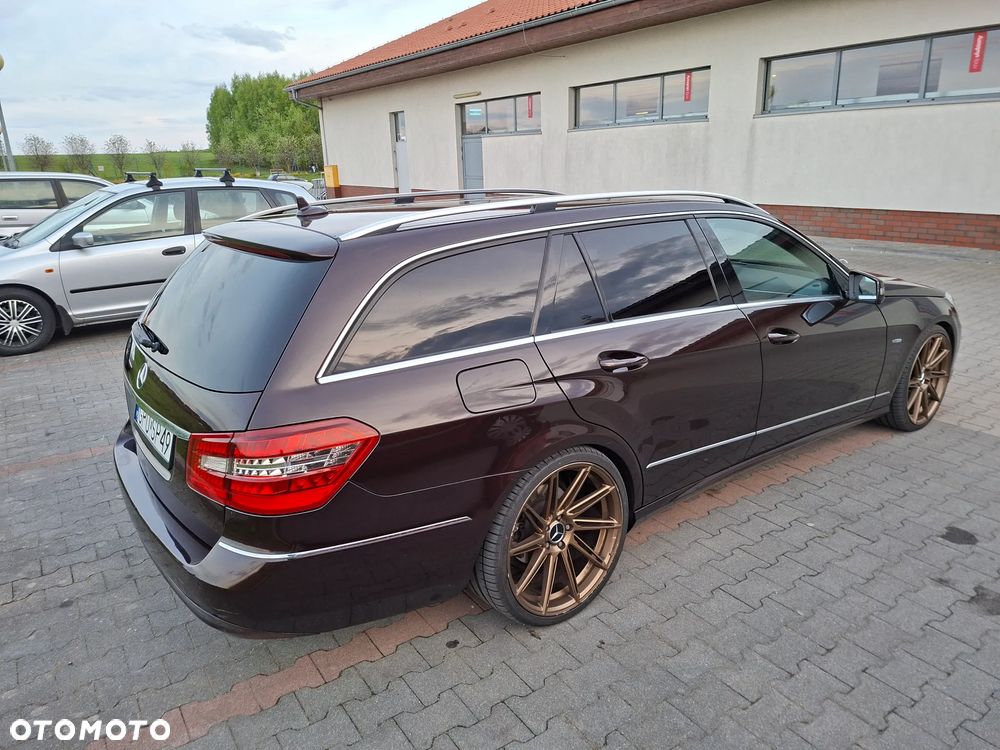 Mercedes-Benz Klasa E 200 CGI BlueEFFICIENCY Automatik - 25