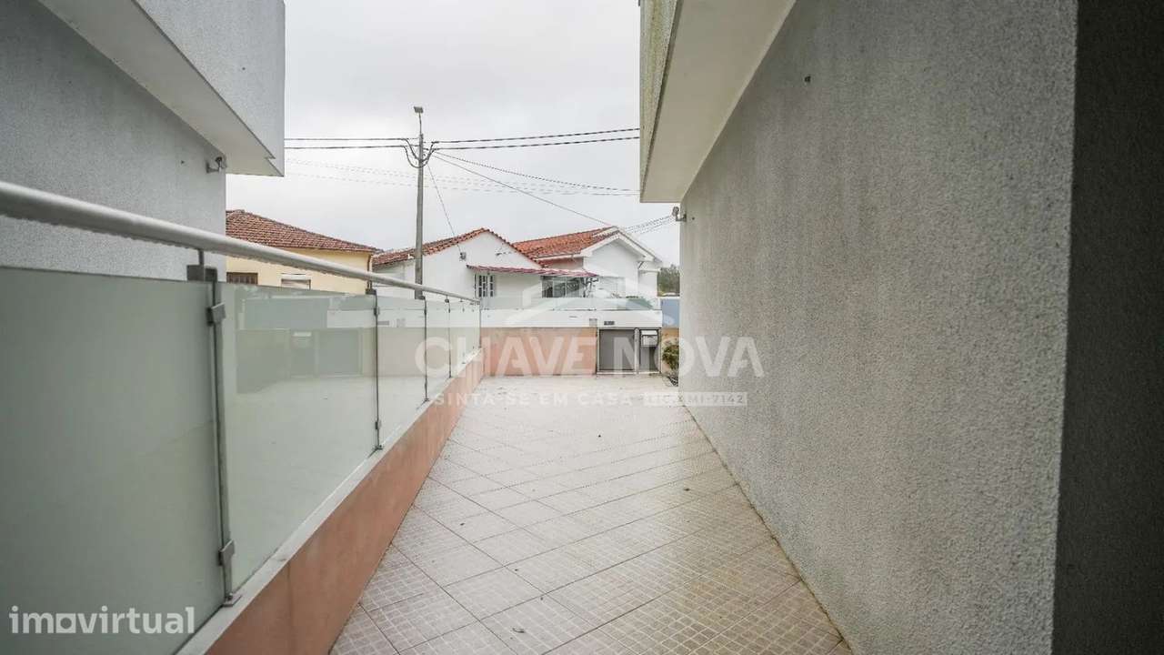 Moradia Geminada V4 c/ Piscina em Pedroso (Carvalhos) - Grande imagem: 3/32