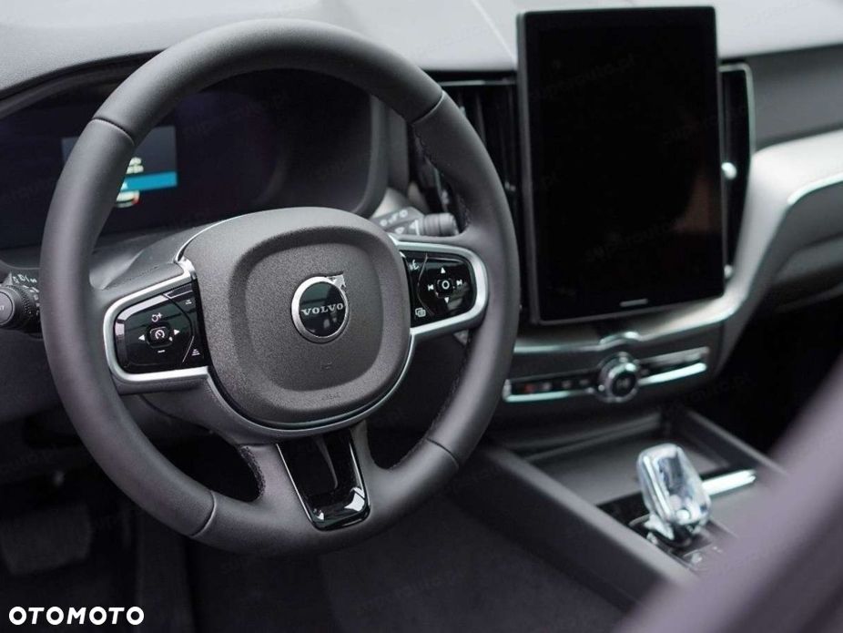 Volvo XC 60 B5 B AWD Plus Dark - 9