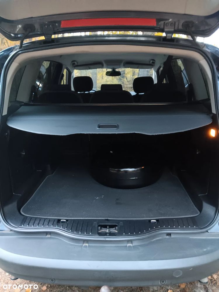 Ford S-Max - 11
