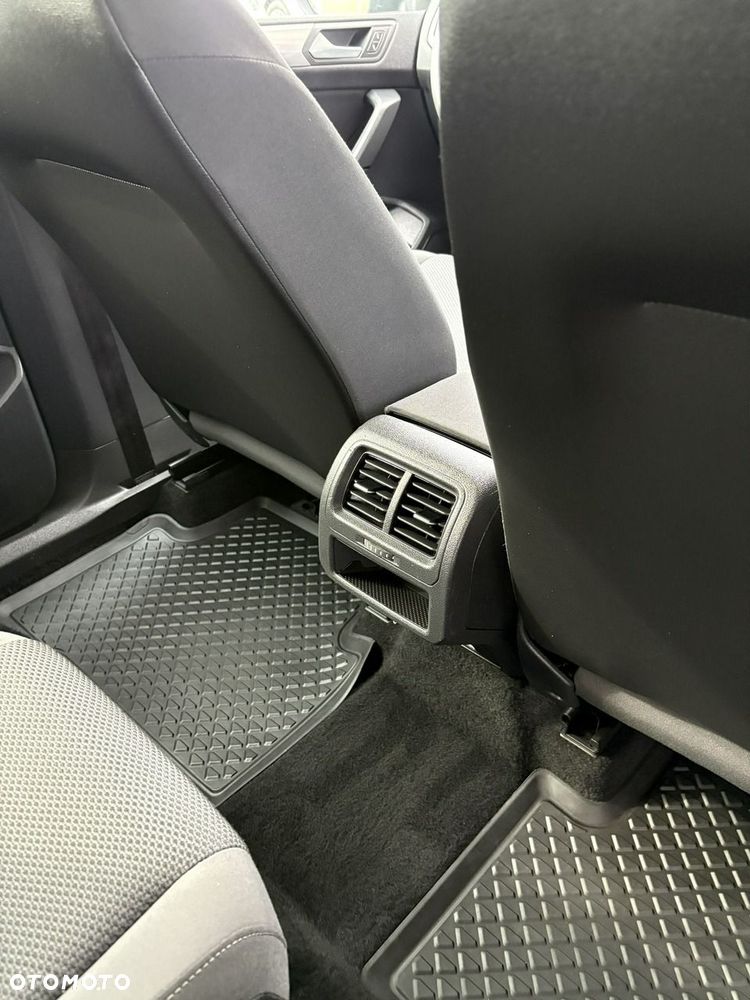Volkswagen Touran - 23
