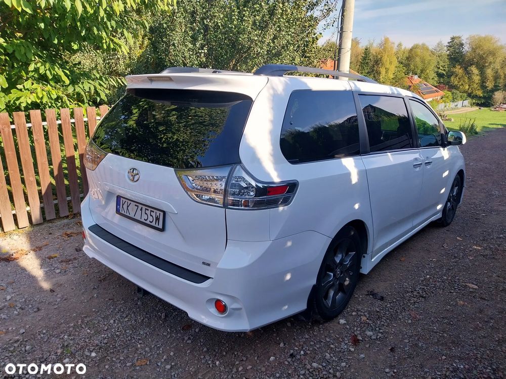 Toyota Sienna 2016 photo 3