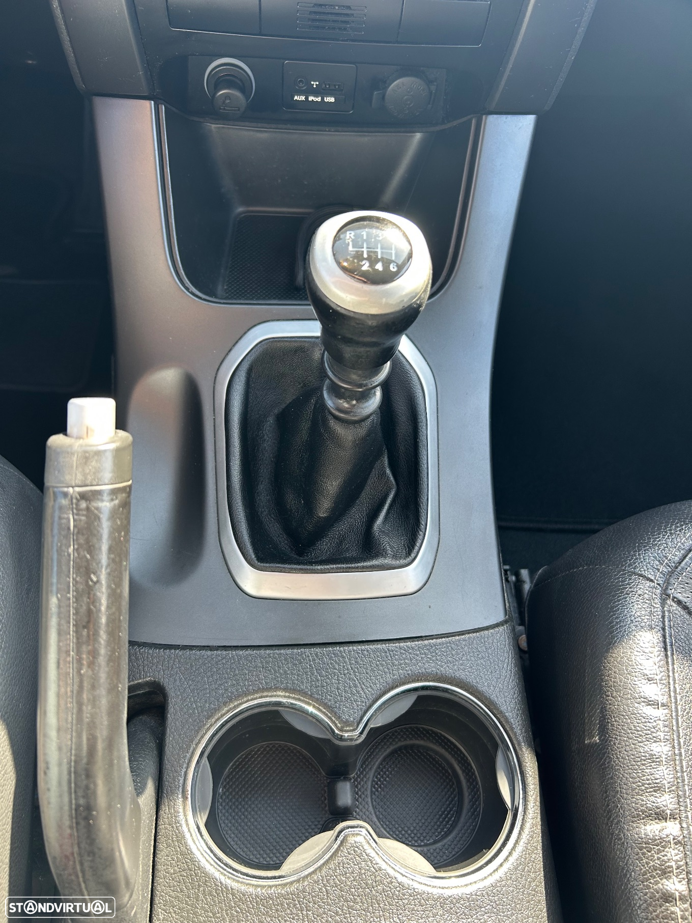 Kia Sorento 2.0 CRDi TX Tecto Panorâmico - 27