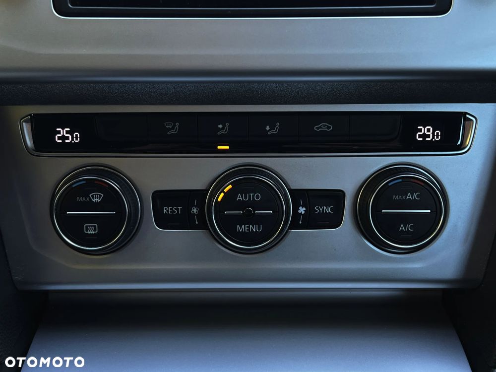 BMW X1 sDrive18d xLine - 37