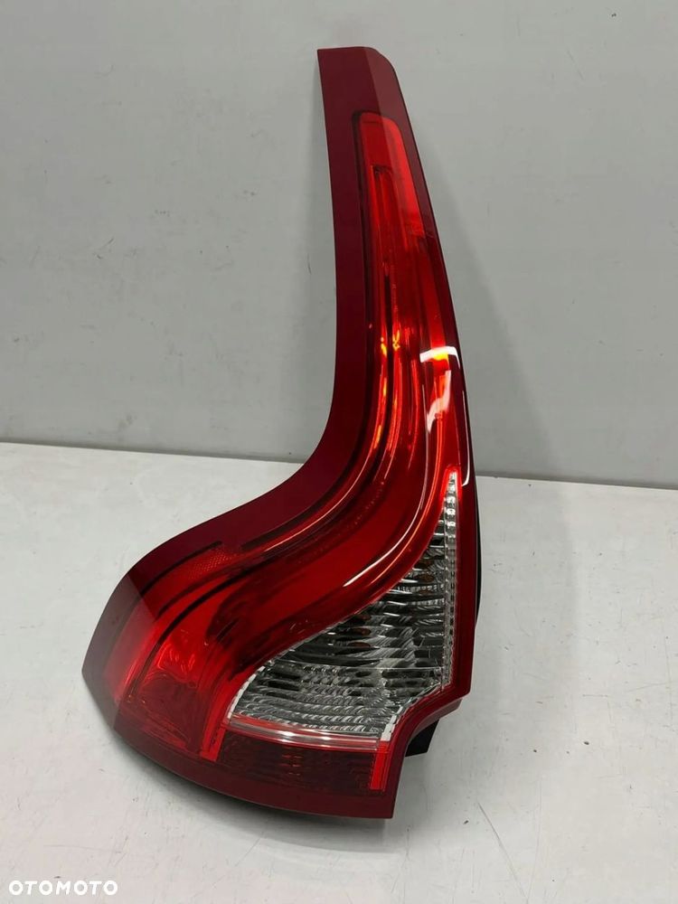 Volvo XC60 I Lift lampa lewa tył tylna 31323034 - 1