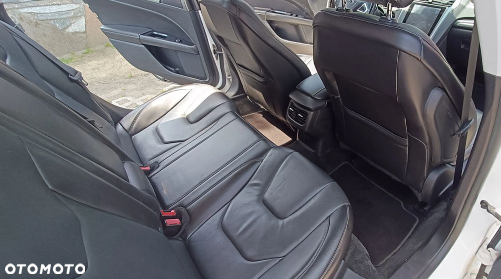 Ford Fusion 2.0 EcoBoost Titanium - 17