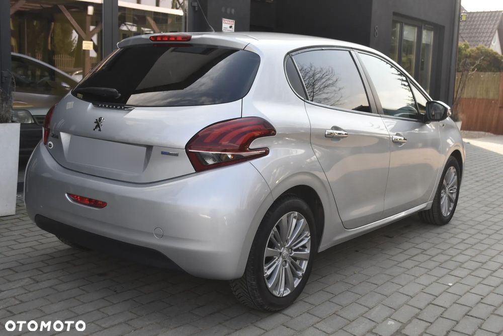 Peugeot 208 - 4