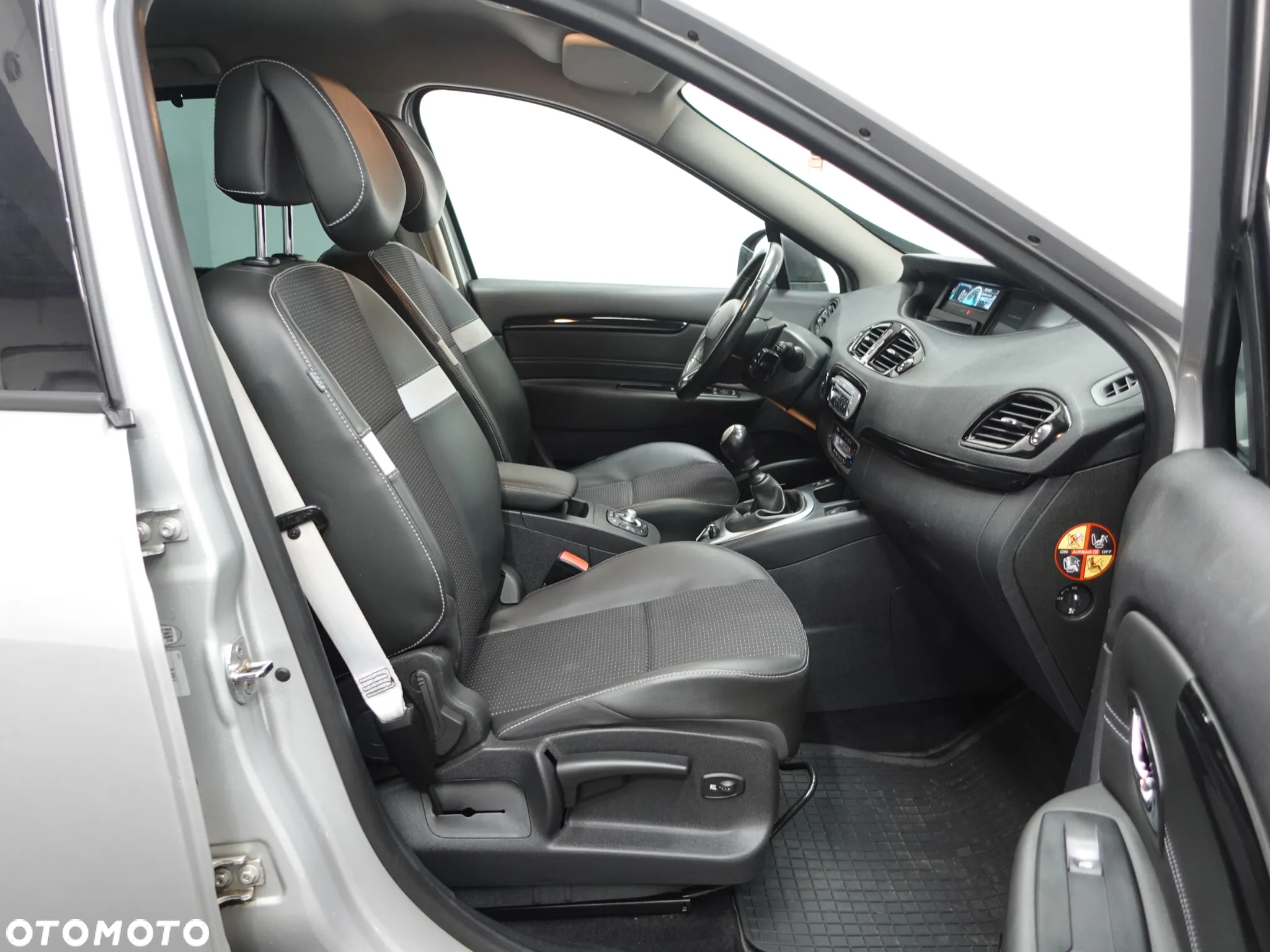 Renault Scenic ENERGY TCe 115 Bose Edition - 30