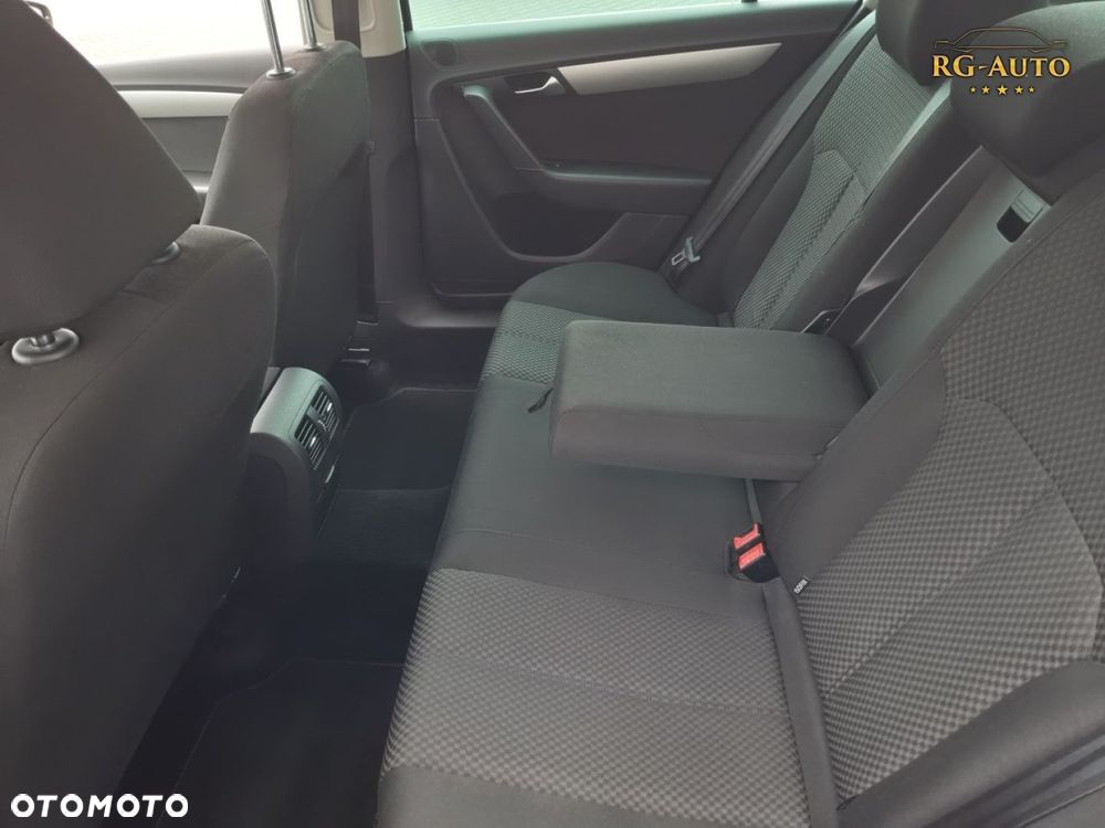 Volkswagen Passat - 11