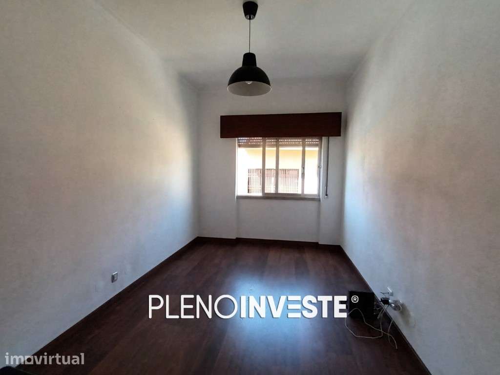T2 com Excelente Potencial + Arrecadação de 40m2 em Corroios - Grande imagem: 5/24