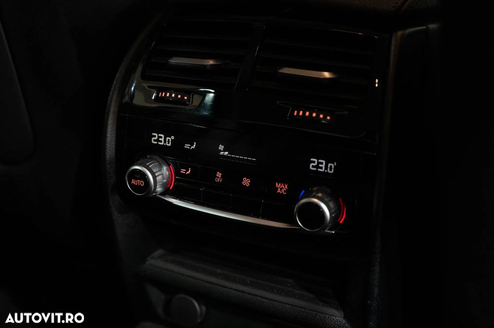 BMW Seria 5 520d Aut. Luxury Line - 34