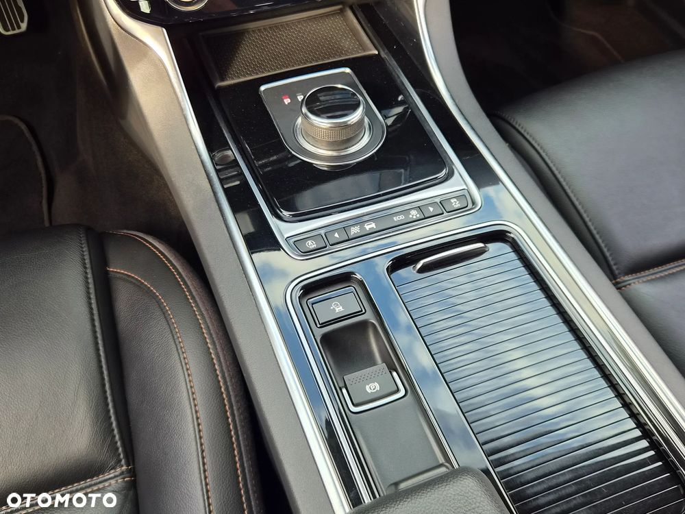 Jaguar XE 2.0 D180 SE - 10