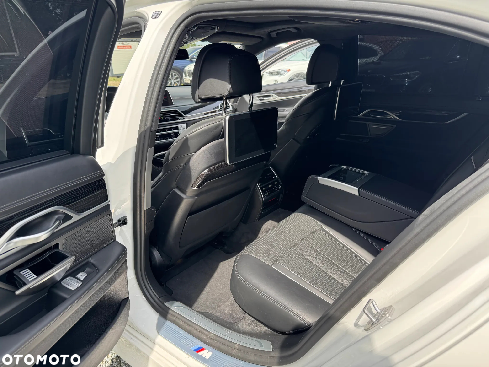 BMW Seria 7 750i xDrive - 25
