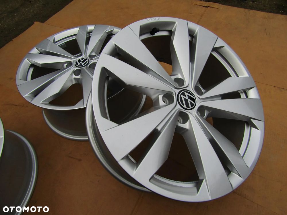 4x NOWE Felgi Aluminiowe 19 VW Passat B6 B7 B8 B9 ID4 Tiguan Arteon Golf V VI VII VIII 5 6 7 8 Taos T-ROC Skoda Karoq Kodiaq Enyaq Octavia III IV / MG HS / Seat Tarraco Leon Ateca Altea Audi A3 A4 A5 8 j 5x112 ET45 ET 45 piasta 57,1 mm - 18