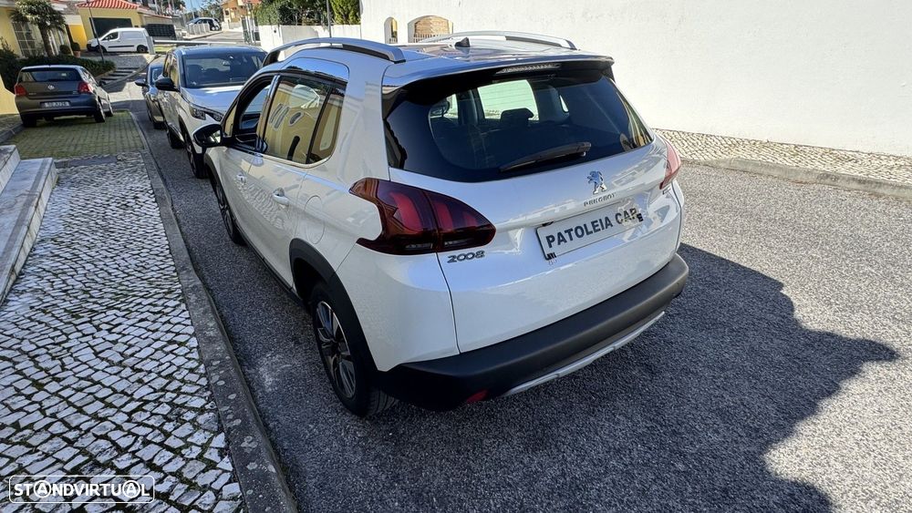 Peugeot 2008 1.2 PureTech Allure EAT6 - 3