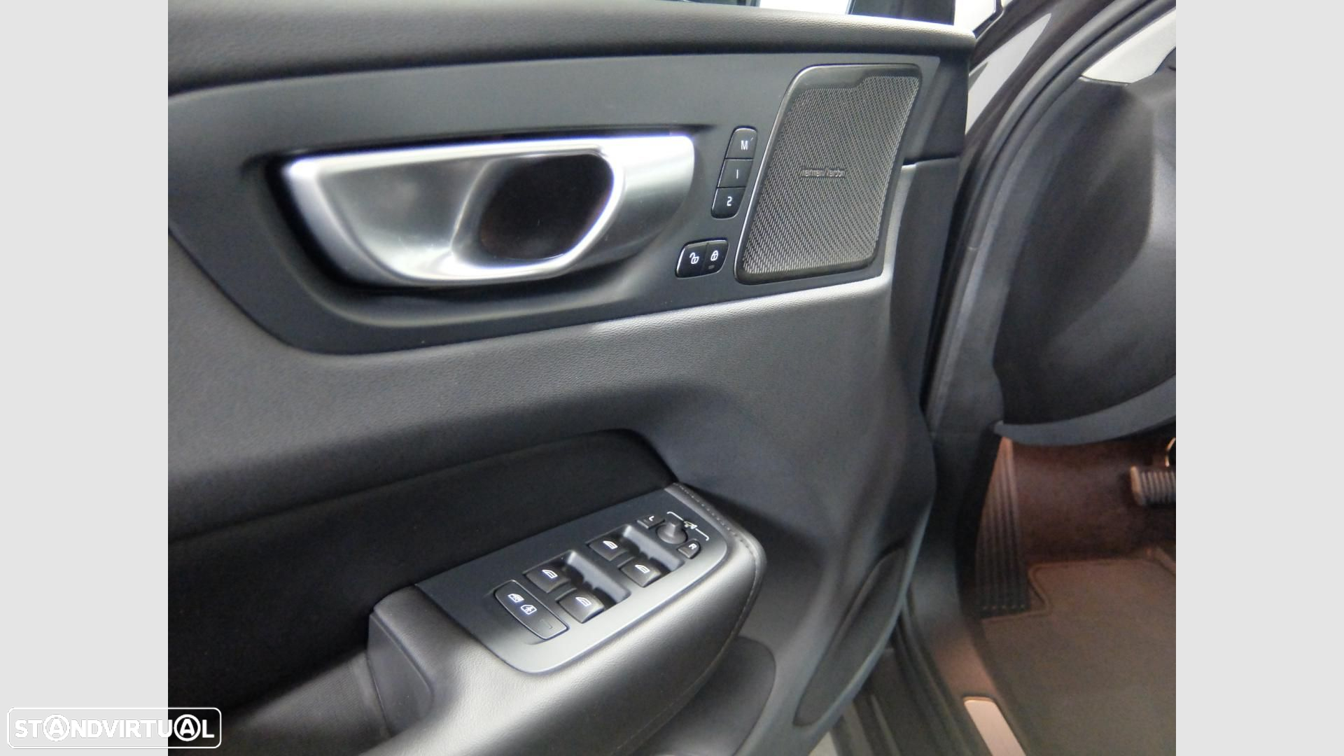 Volvo XC 60 2.0 T8 PHEV Plus Dark AWD - 17