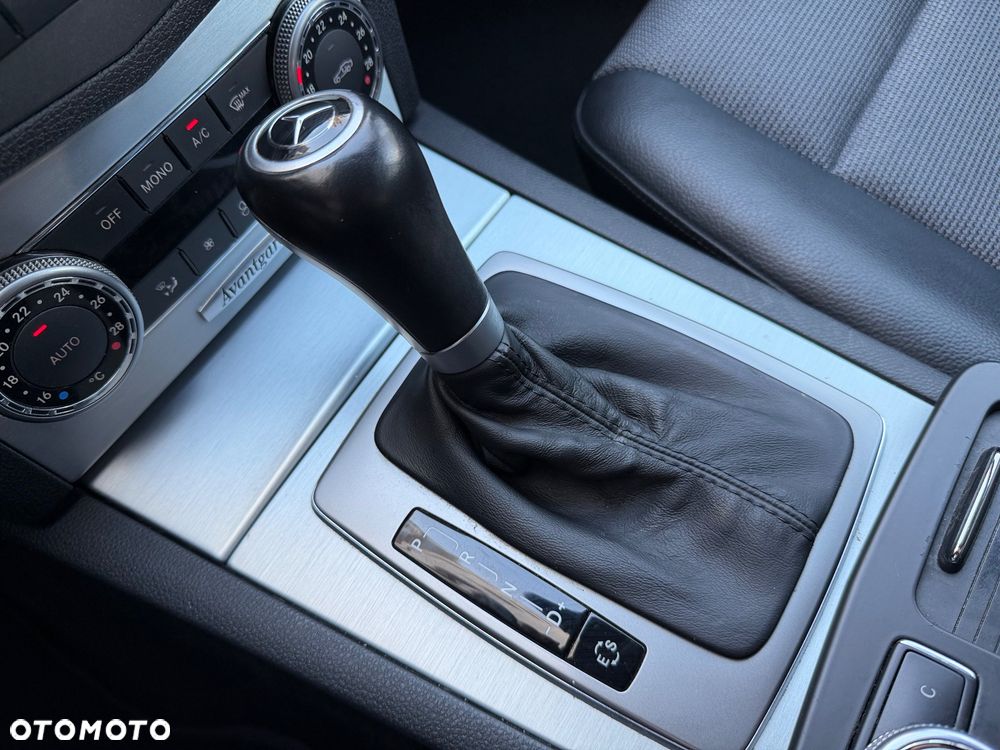 Mercedes-Benz Klasa C 250 CGI Automatik BlueEFFICIENCY Avantgarde - 28