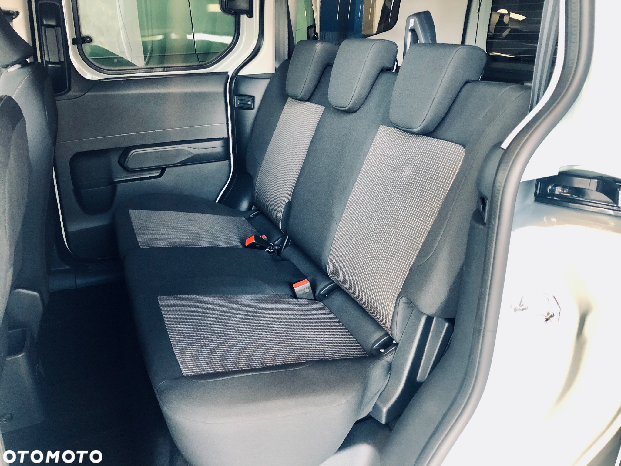 Ford Tourneo Courier 1.0 EcoBoost Trend - 6