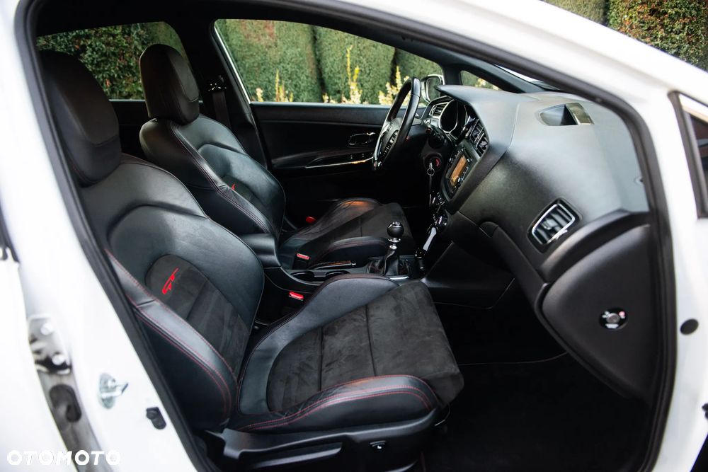 Kia Ceed 1.6 T-GDI GT - 38