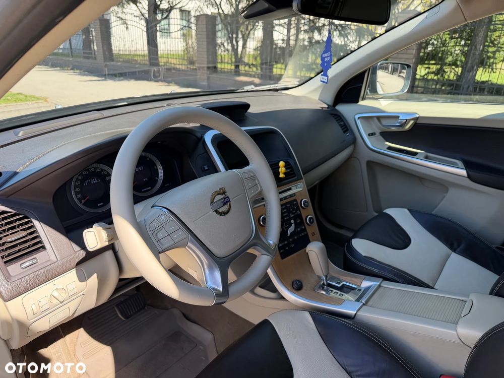 Volvo XC 60 D5 AWD Momentum - 6