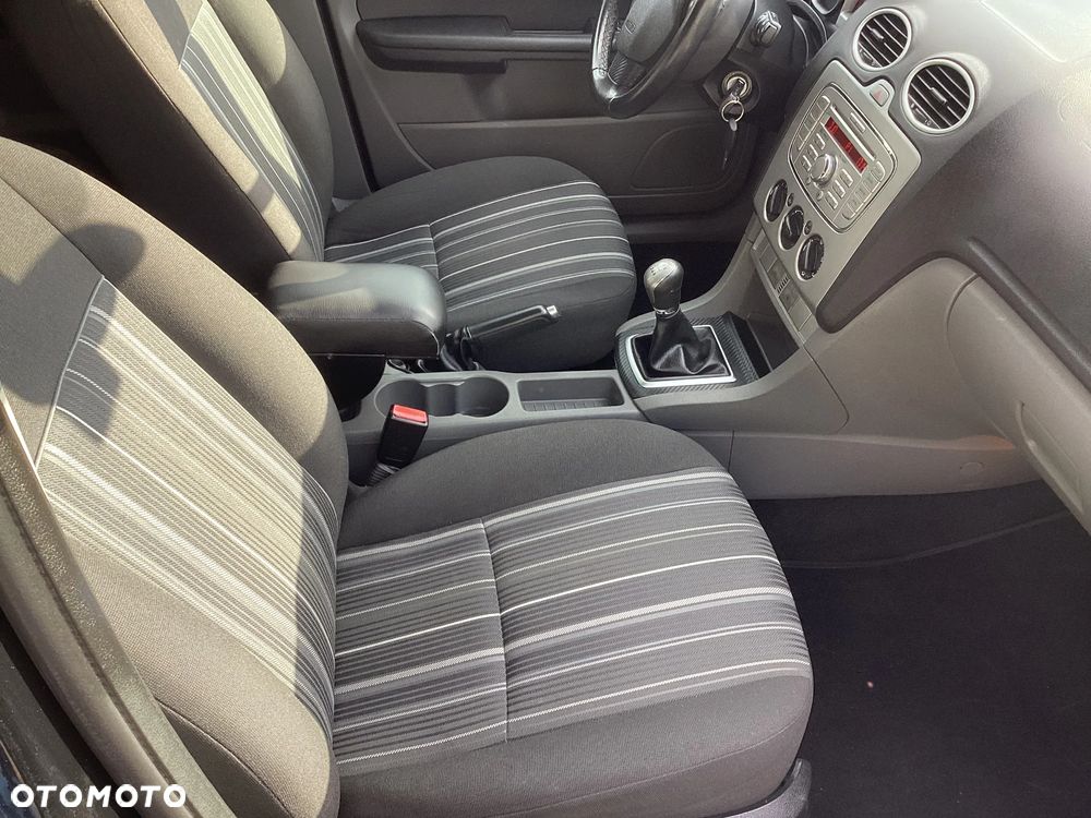 Ford Focus 1.6 16V Sport - 11